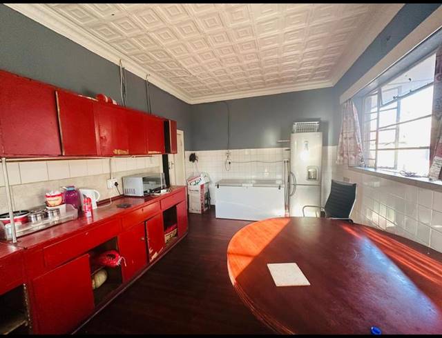 4 BEDROOM HOUSE FOR SALE IN PARKHILL GARDENS